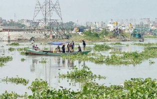 তুরাগে ১৮ যাত্রী নিয়ে ট্রলার ডুবি, তিন লাশ উদ্ধার
